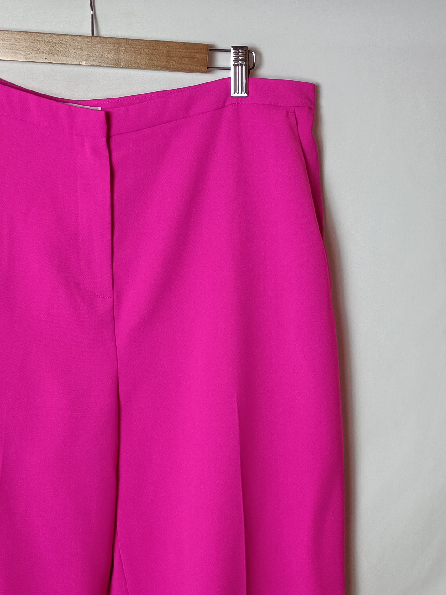 PRIMARK. Pantalón ancho rosa fucsia T.44