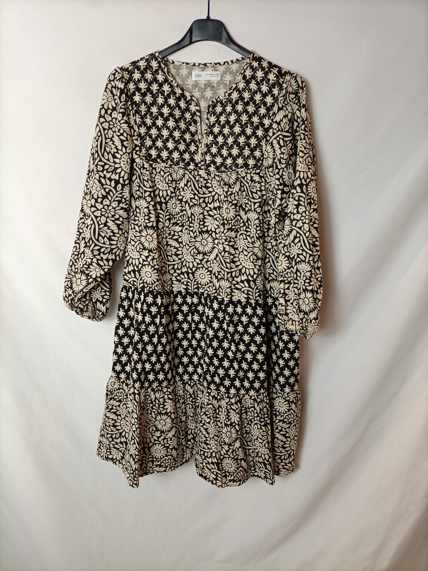 ZARA. Vestido negro flores T.13/14(XS)