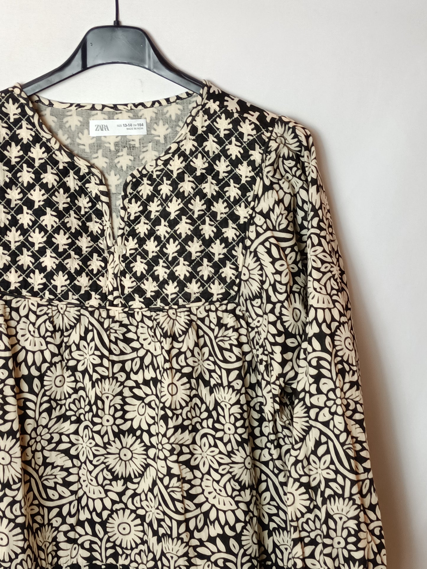 ZARA. Vestido negro flores T.13/14(XS)