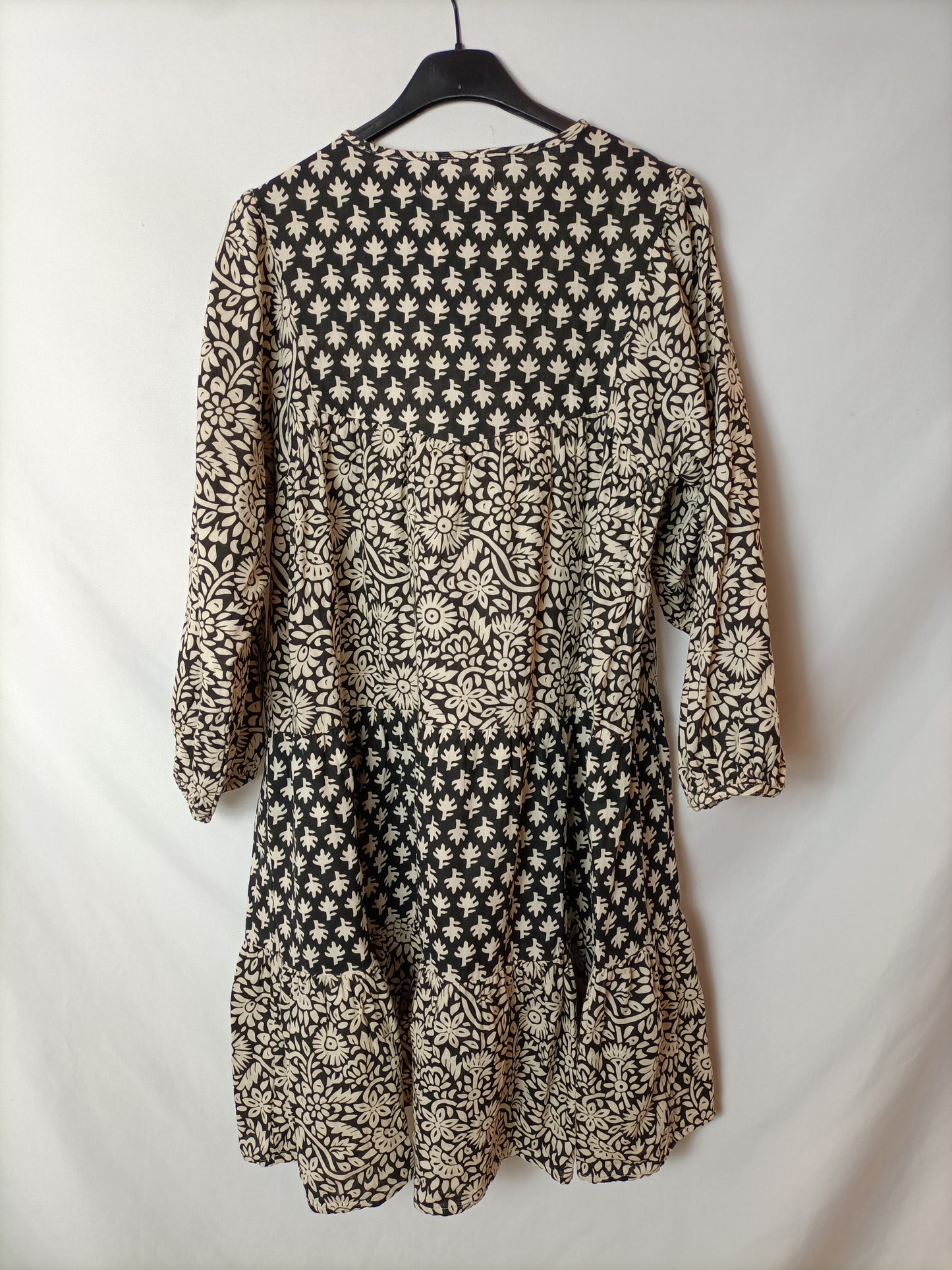 ZARA. Vestido negro flores T.13/14(XS)