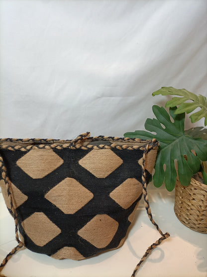 ZARA. Bolso saco rafia