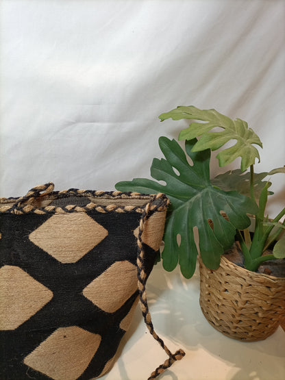 ZARA. Bolso saco rafia