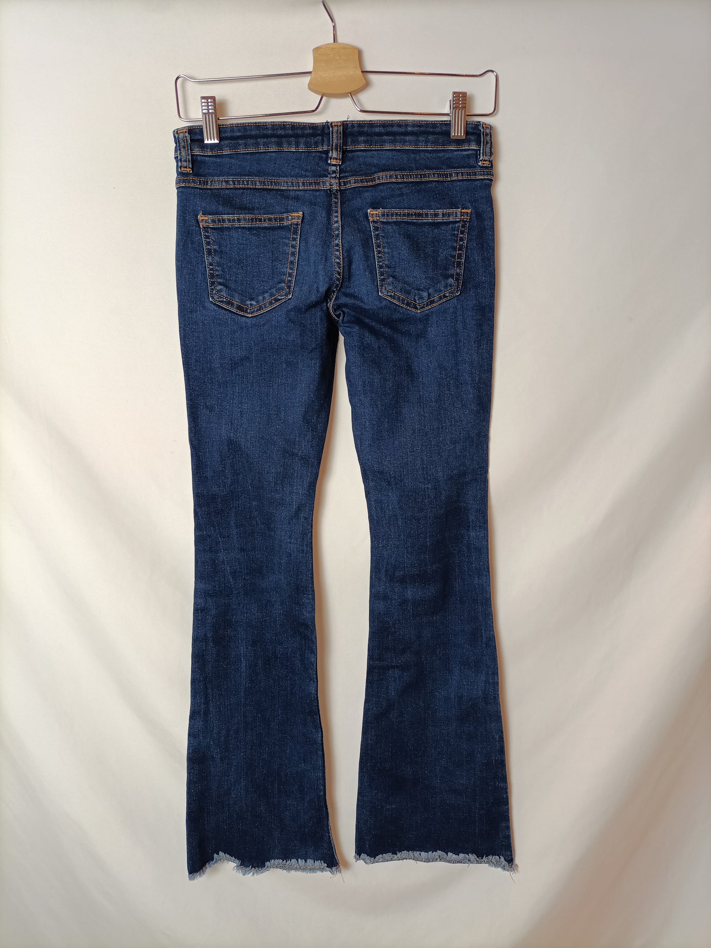 GOCCO. Pantalón denim acampanado T.m