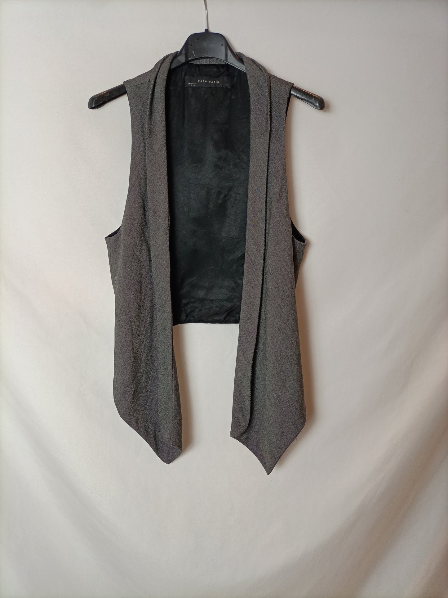 ZARA. Heathered grey vest Ts