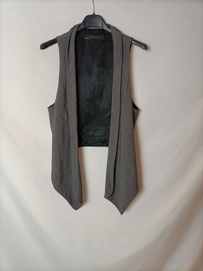 ZARA. Heathered grey vest Ts