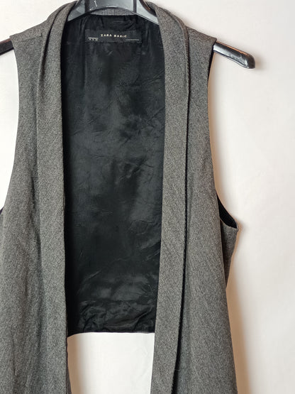 ZARA. Heathered grey vest Ts