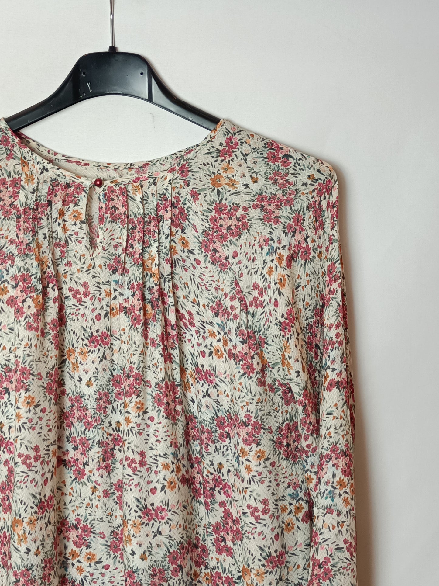 ZARA. blusa beige rayas T13/14(xxs)