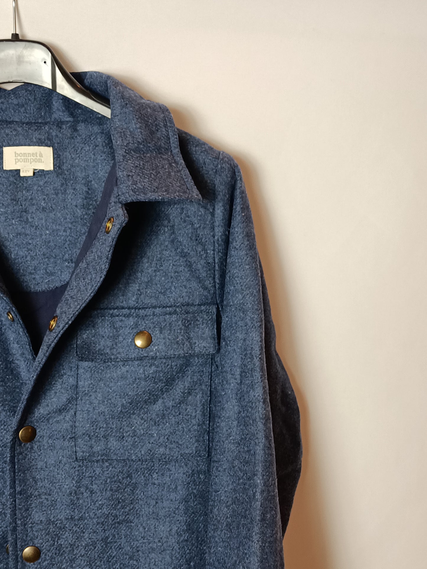 BONNET A POMPON. Cazadora azul jaspeada T.12A