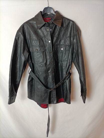 ZARA. Chaqueta negra efecto piel T.s