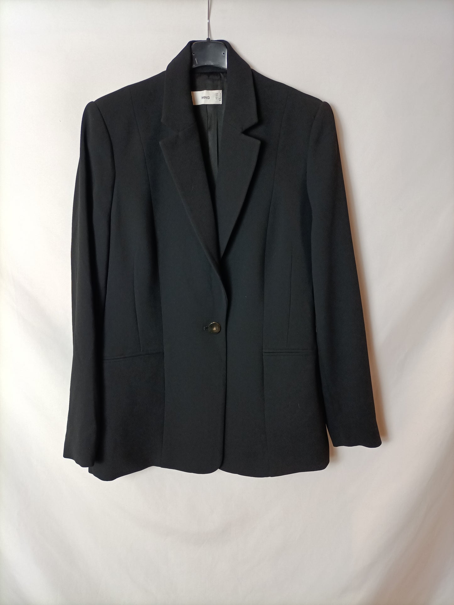 MANGO. Blazer negra clásica  T.m