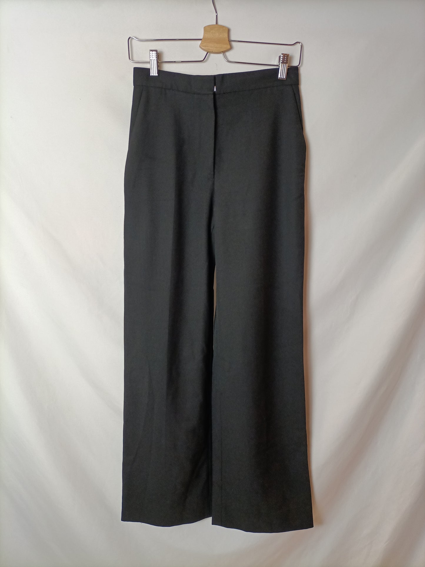 H&M.Pantalón negro de vestir T.36