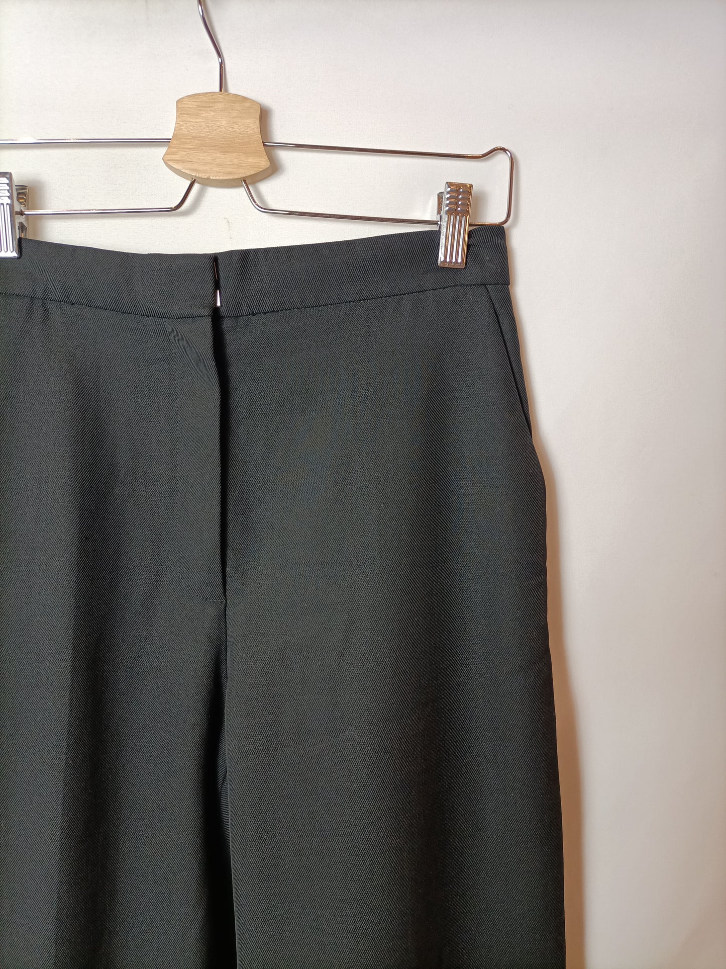 H&M.Pantalón negro de vestir T.36