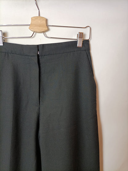 H&M.Pantalón negro de vestir T.36