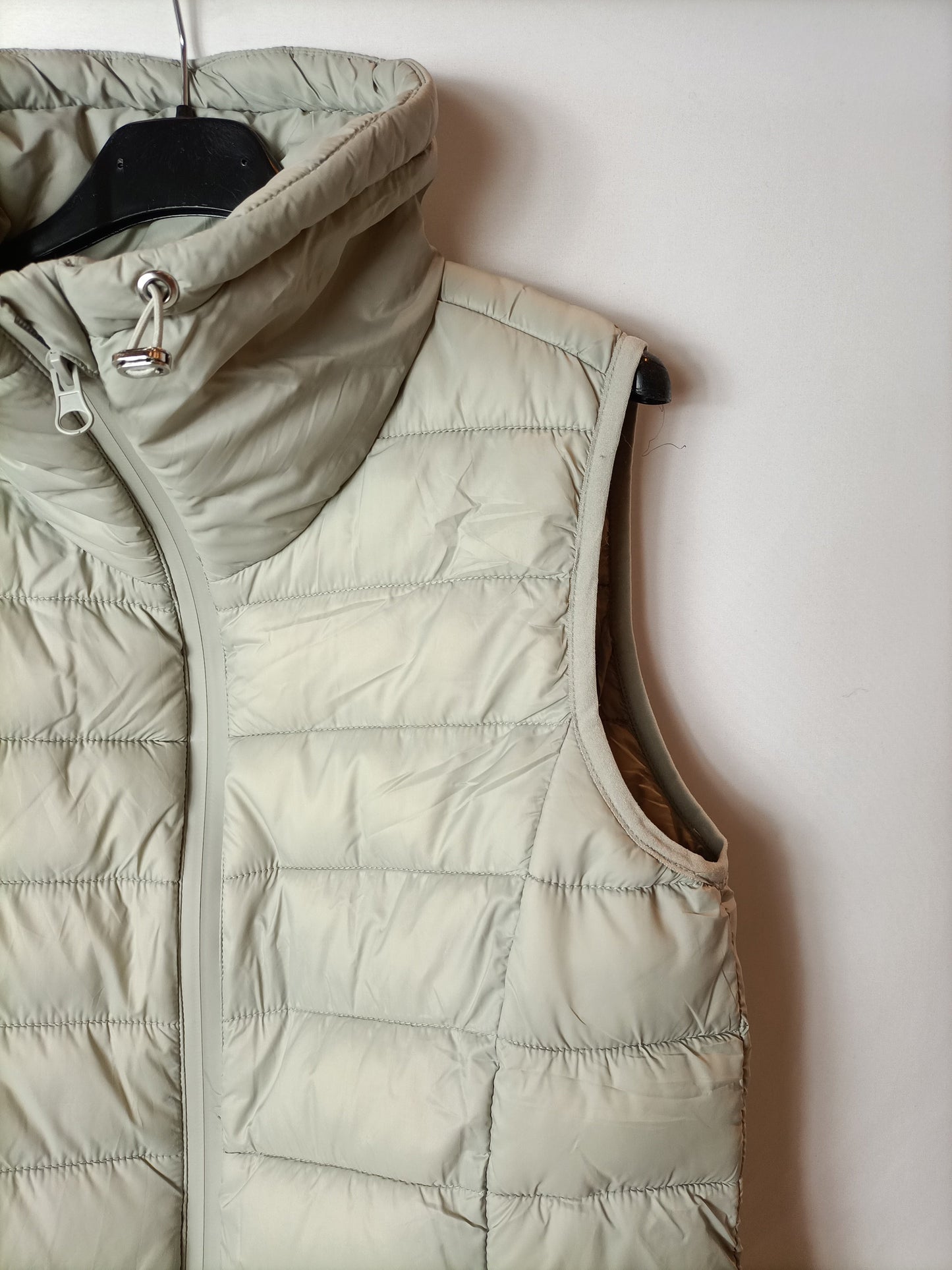 ZARA. Plumas ligero beige T.s