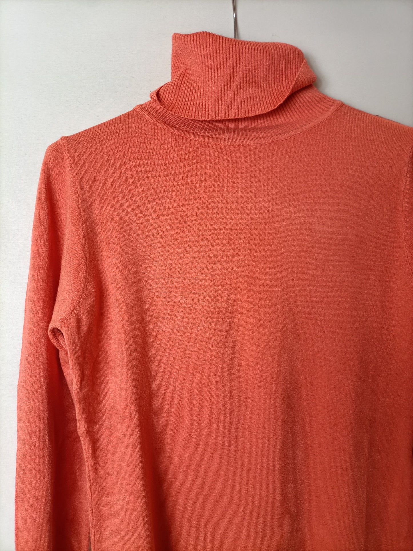 OLGER. Jersey naranjas cuello alto T.u(s)