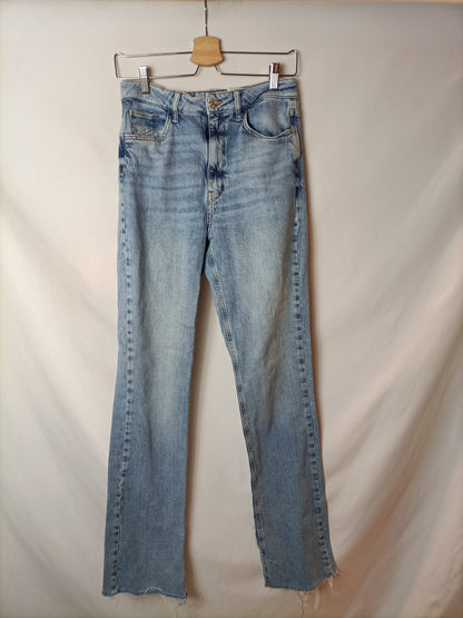 ZARA. Pantalón  vaquero apertura T.38