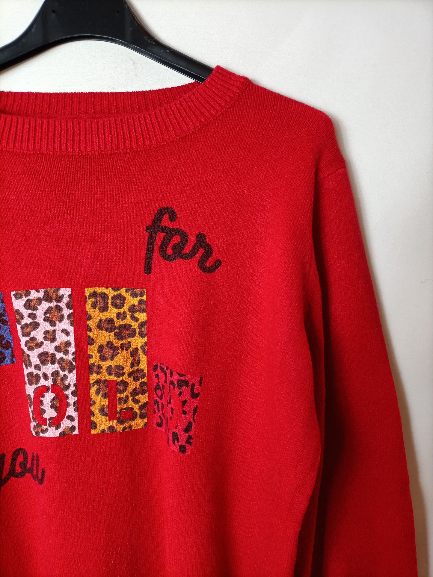 OTRAS. Jersey rojo letras Tu(s) (TARA)