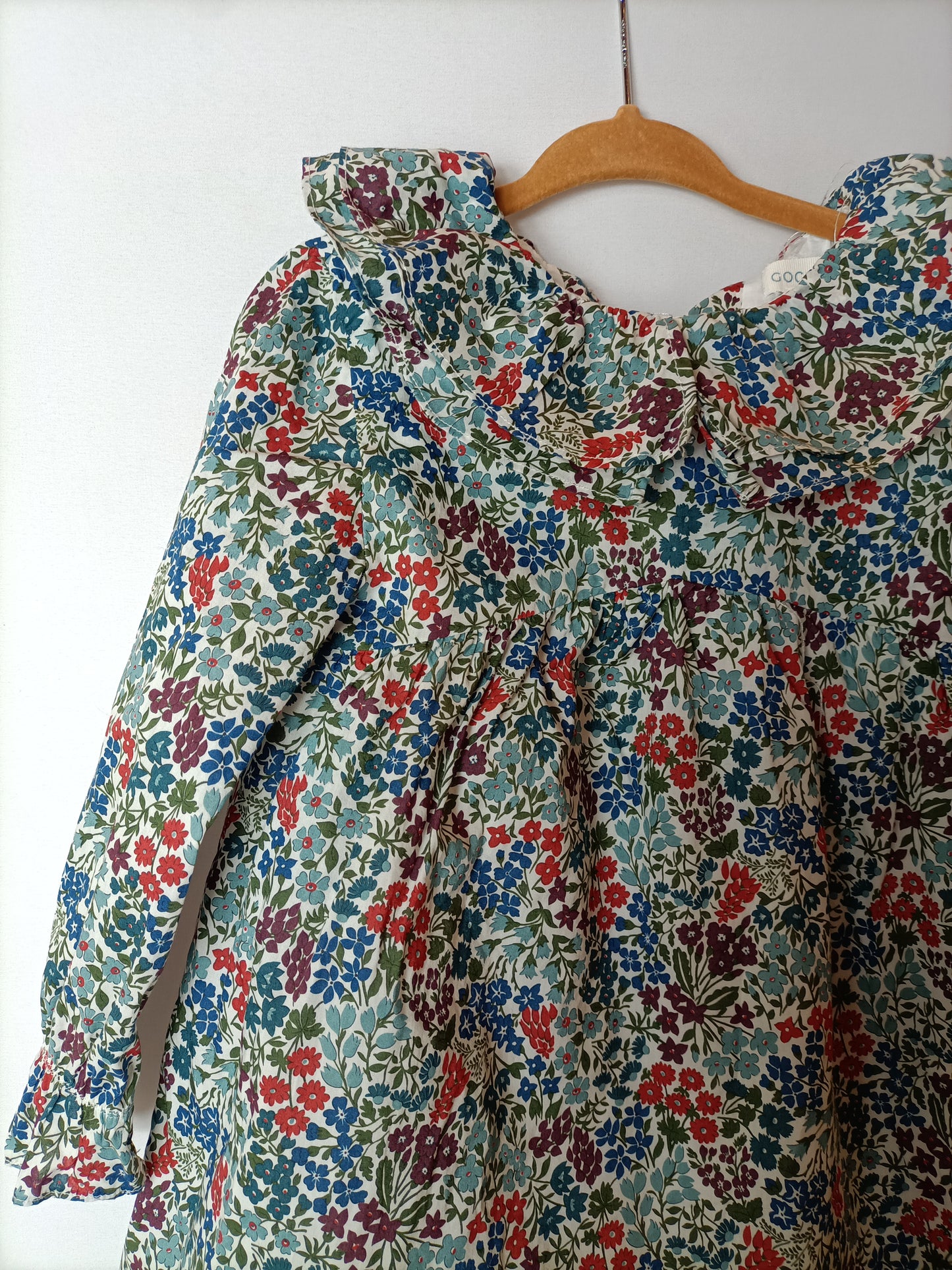 GOCCO. Vestido estampado flores. T 2-3 años