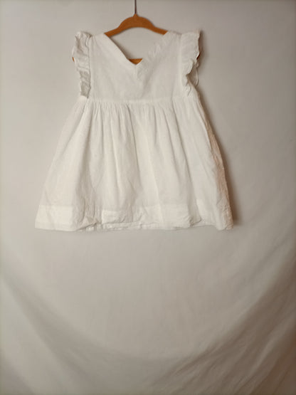 GOCCO. White plumeti dress. Size 3-4 years