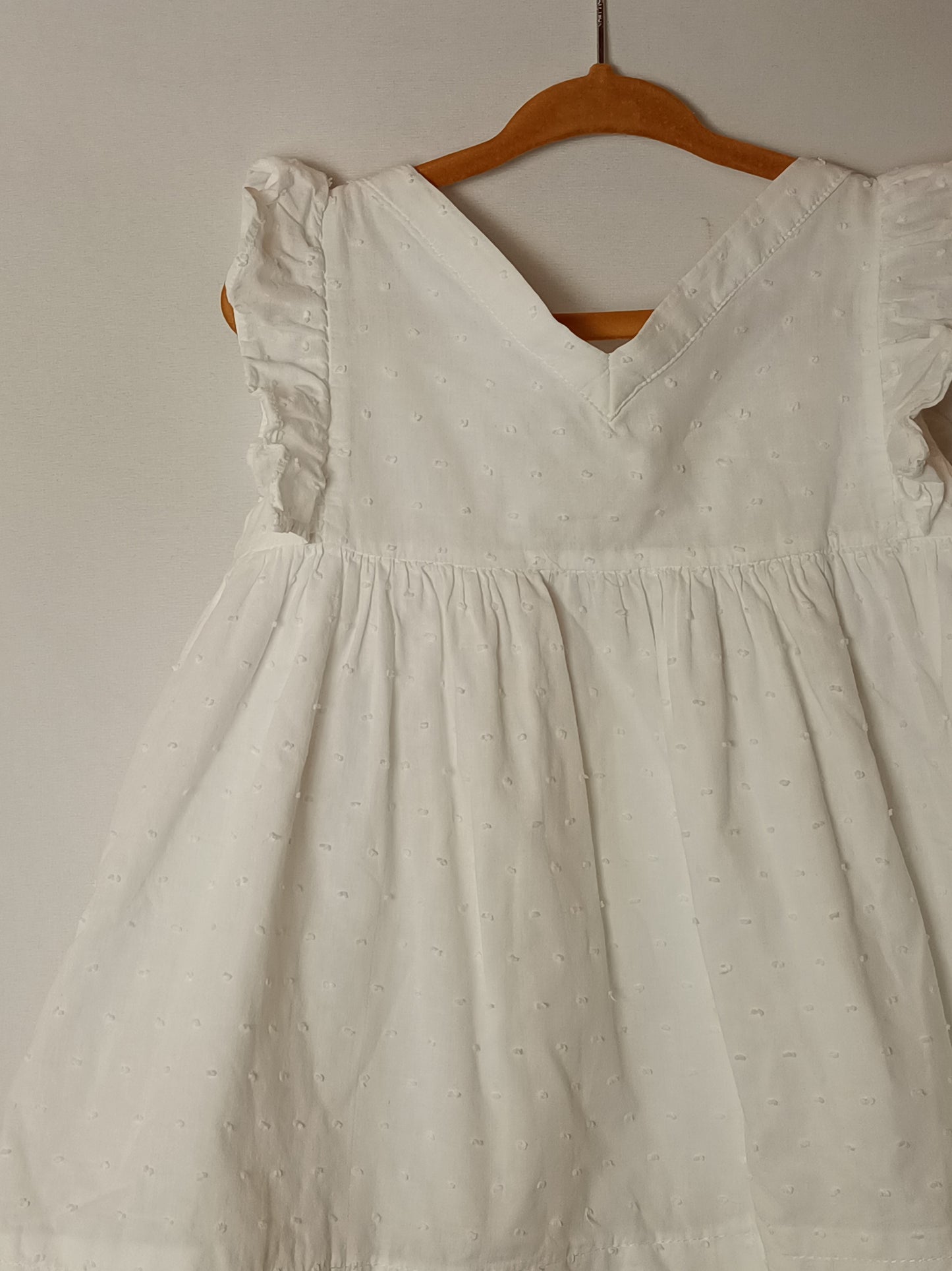 GOCCO. White plumeti dress. Size 3-4 years