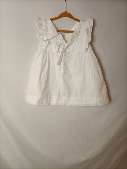 GOCCO. White plumeti dress. Size 3-4 years