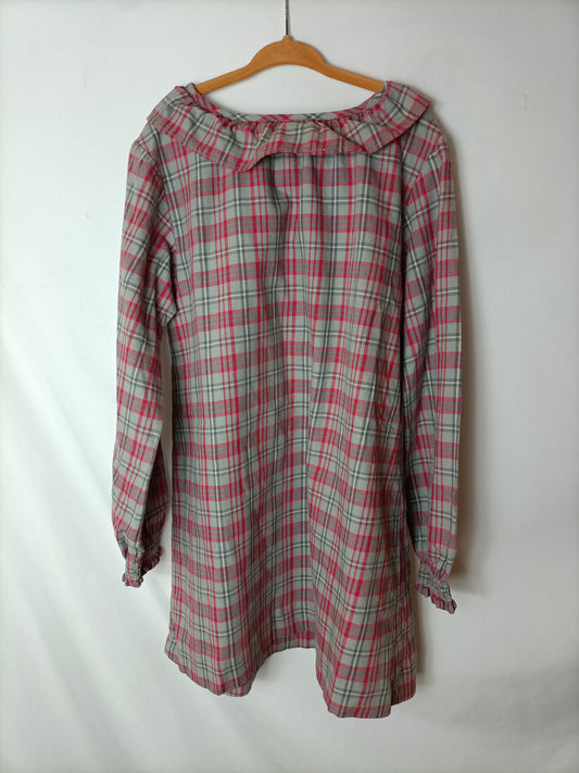 GOCCO. Red and gray checked dress. Size 7-8 years.