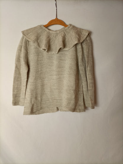 PALOMA DE LA O. Beige ruffle-neck sweater. Size 2 years.