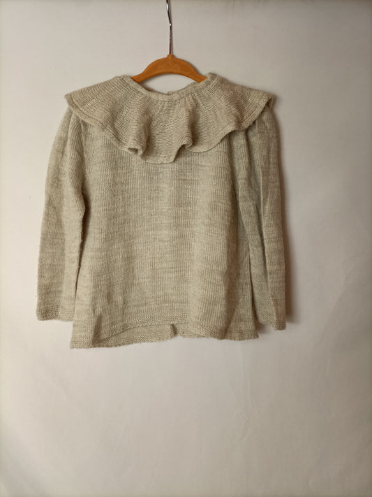 PALOMA DE LA O. Beige ruffle-neck sweater. Size 2 years.
