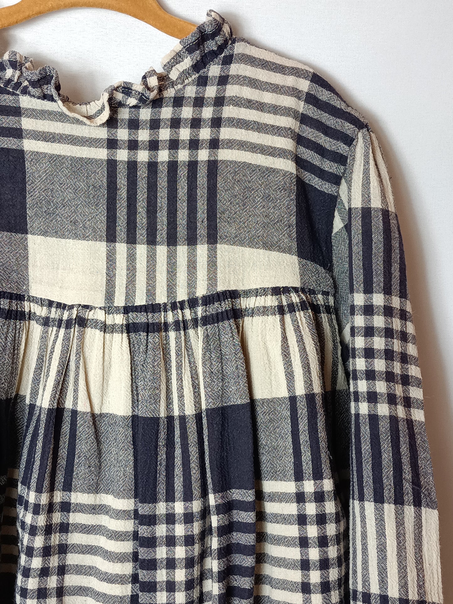 GOCCO. Blue checked dress. Size 7-8 years