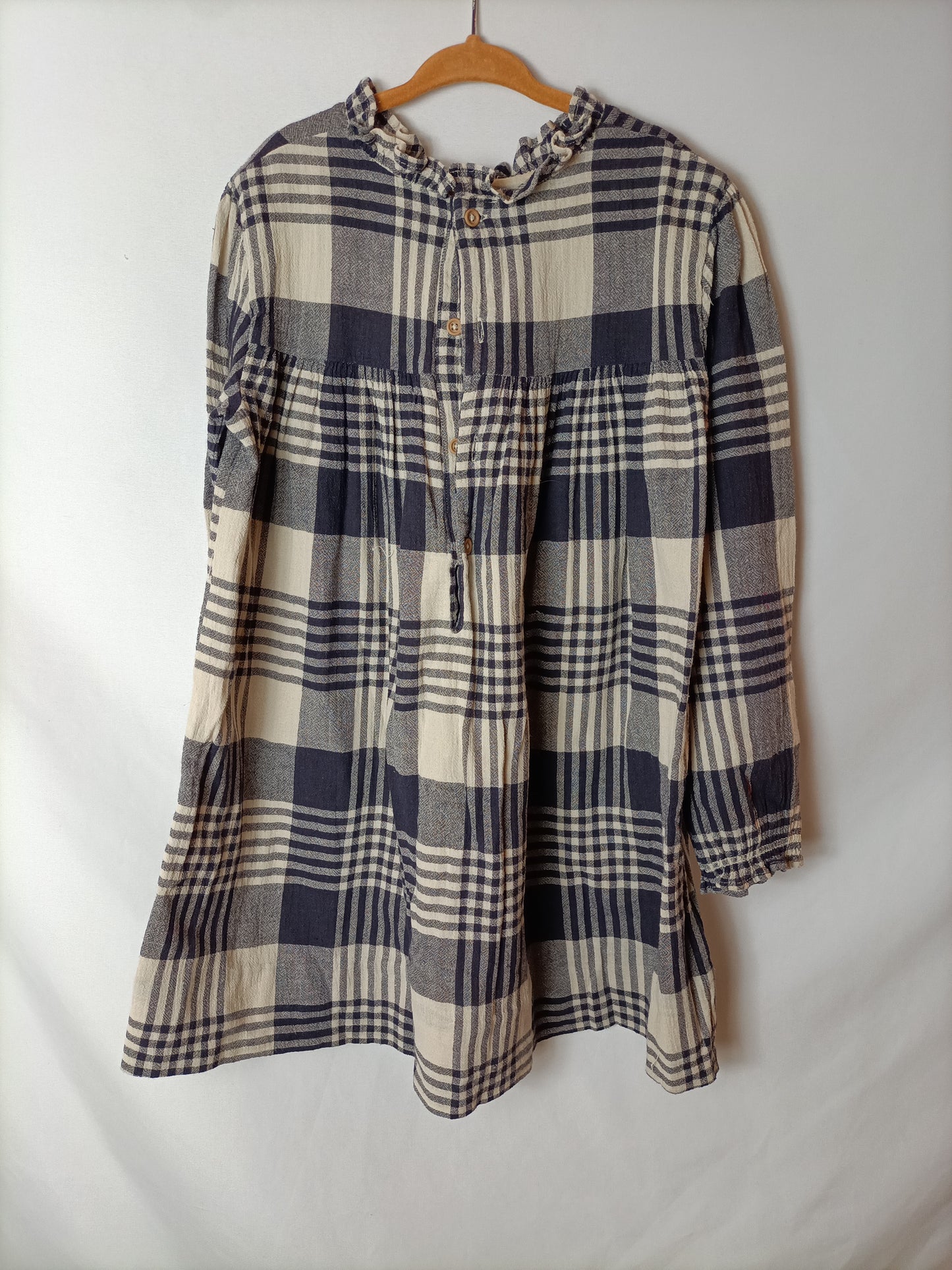 GOCCO. Blue checked dress. Size 7-8 years