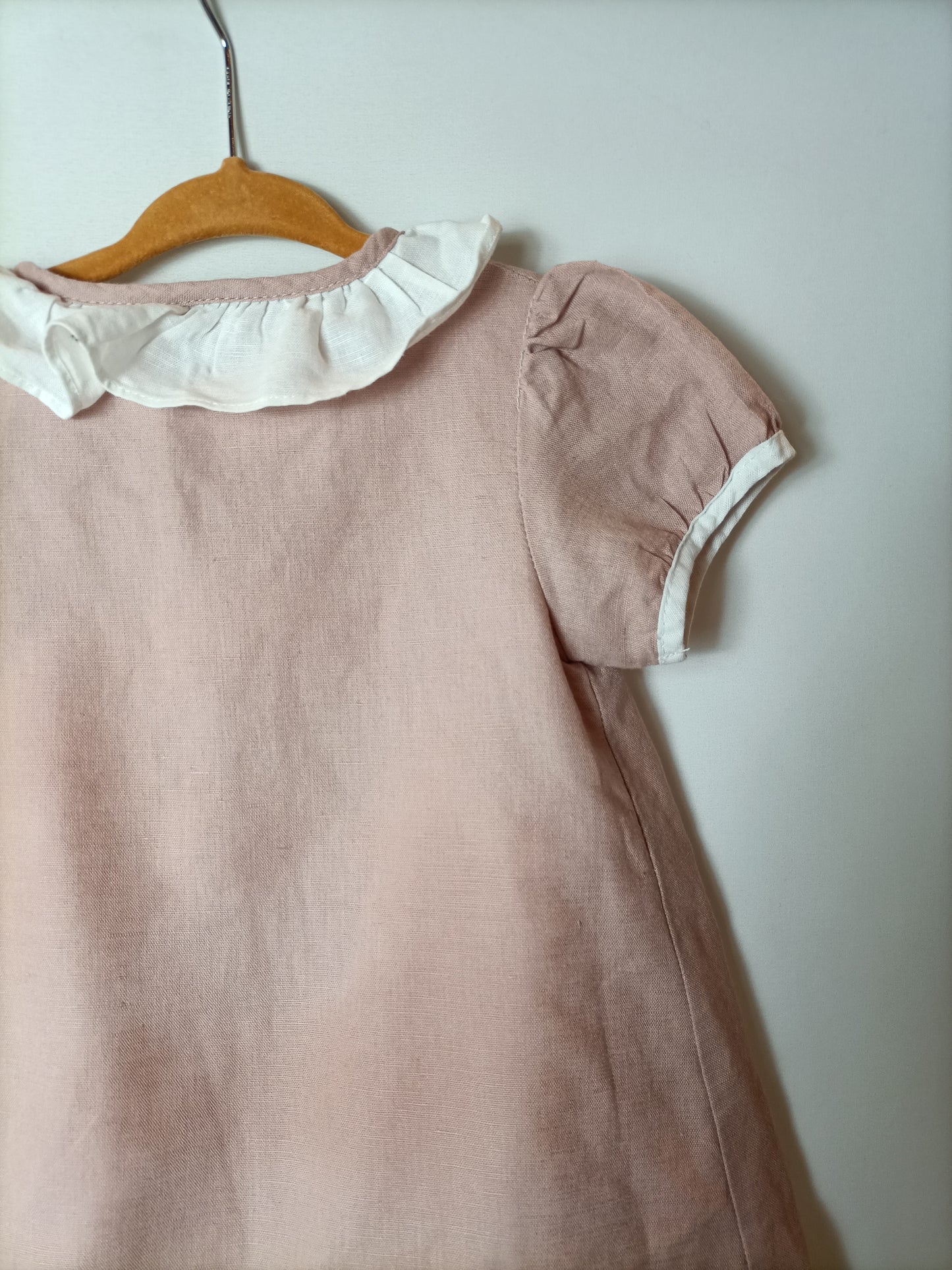DOÑA CARMEN. Vestido lino rosa empolvado. T. 2 años