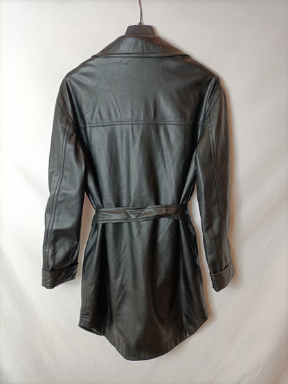 BERSHKA. Chaqueta negra polipiel T.xs