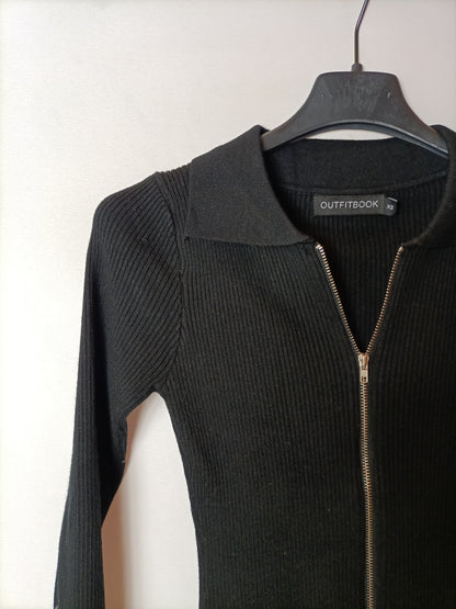 OUTFITBOOK. Top negro canalé T.xs