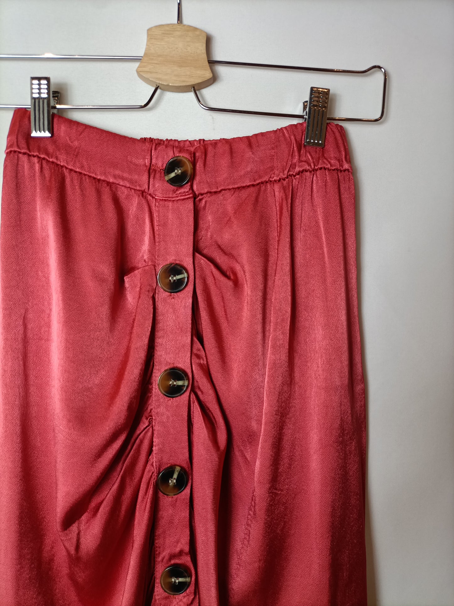 OTHERS. Buttoned midi skirt Tu(xs)