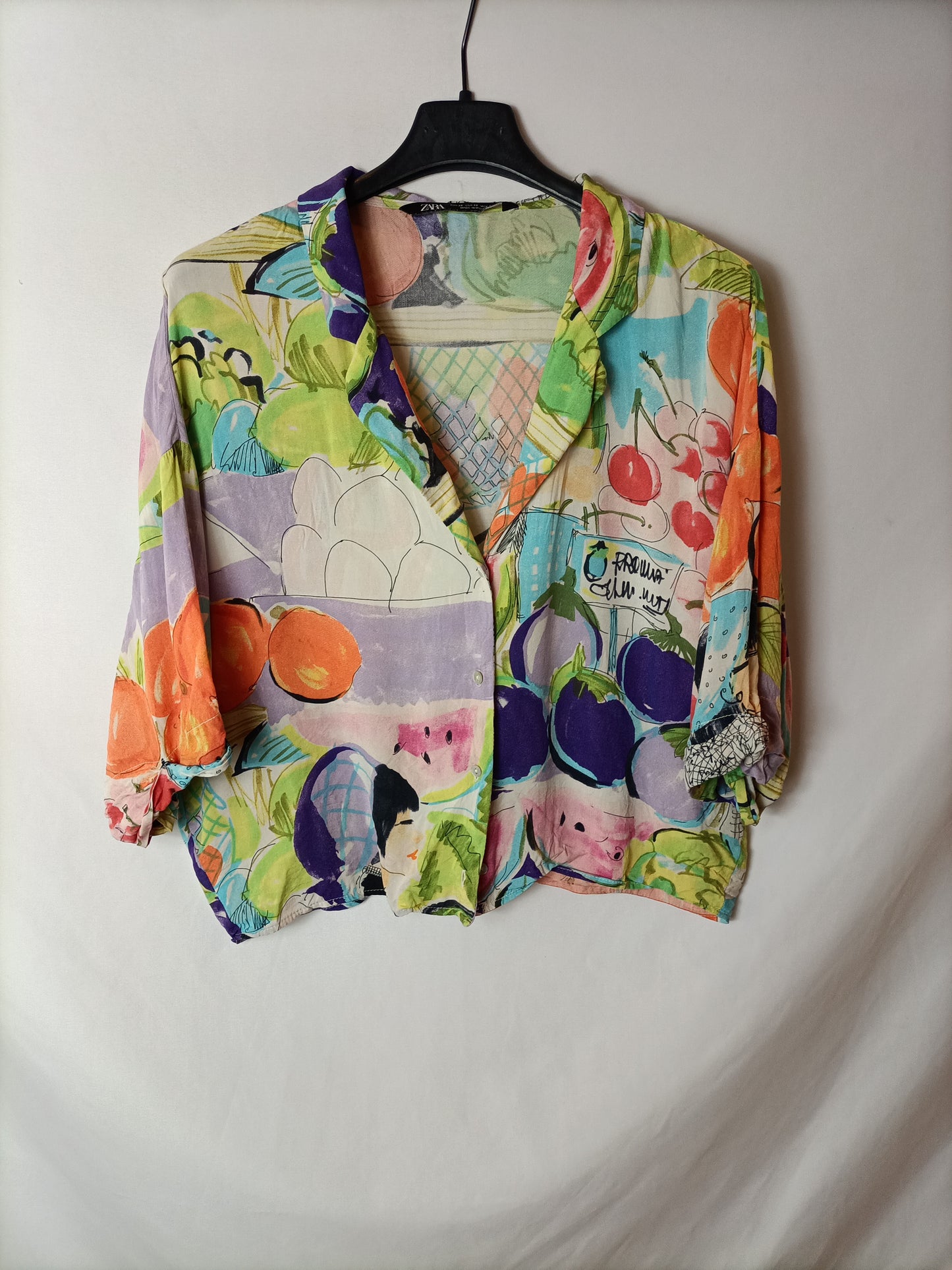 ZARA. Blusa estampada manga corta T.xs