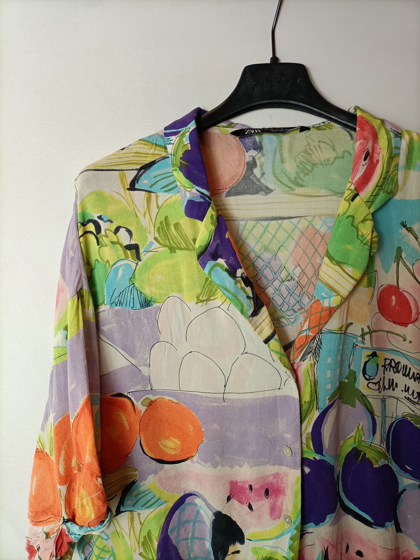 ZARA. Blusa estampada manga corta T.xs