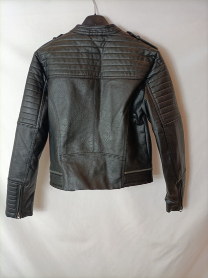 PEPE JEANS. Chaqueta negra polipiel T.s