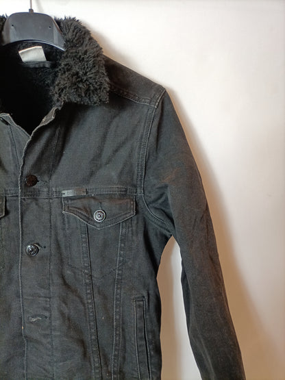 H&M. Chaqueta negra borrego T.34