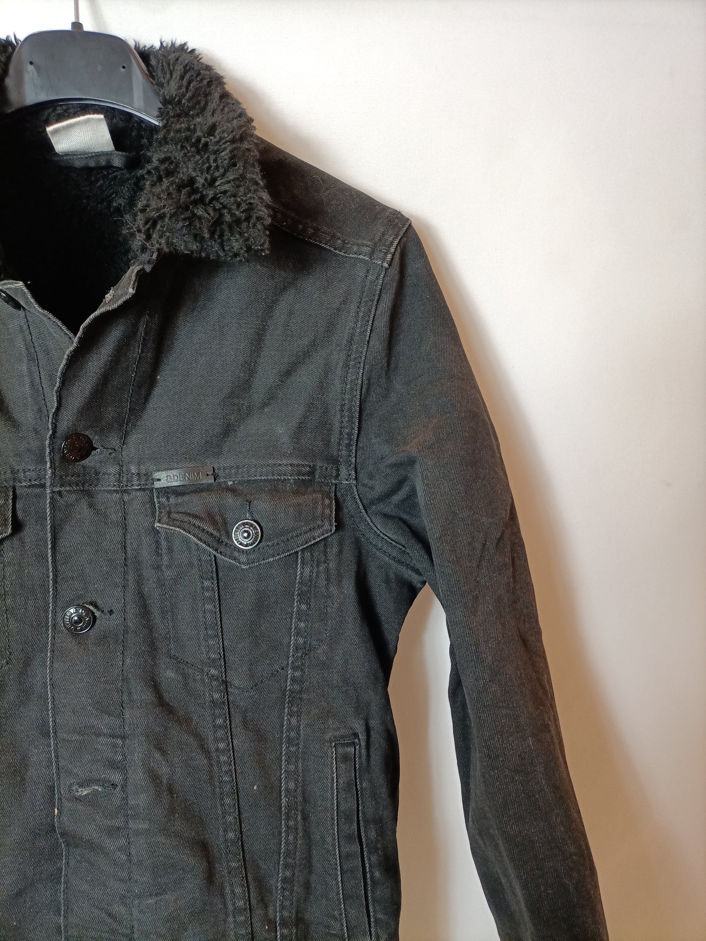 H&M. Chaqueta negra borrego T.34