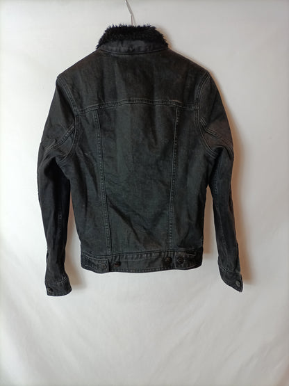 H&M. Chaqueta negra borrego T.34