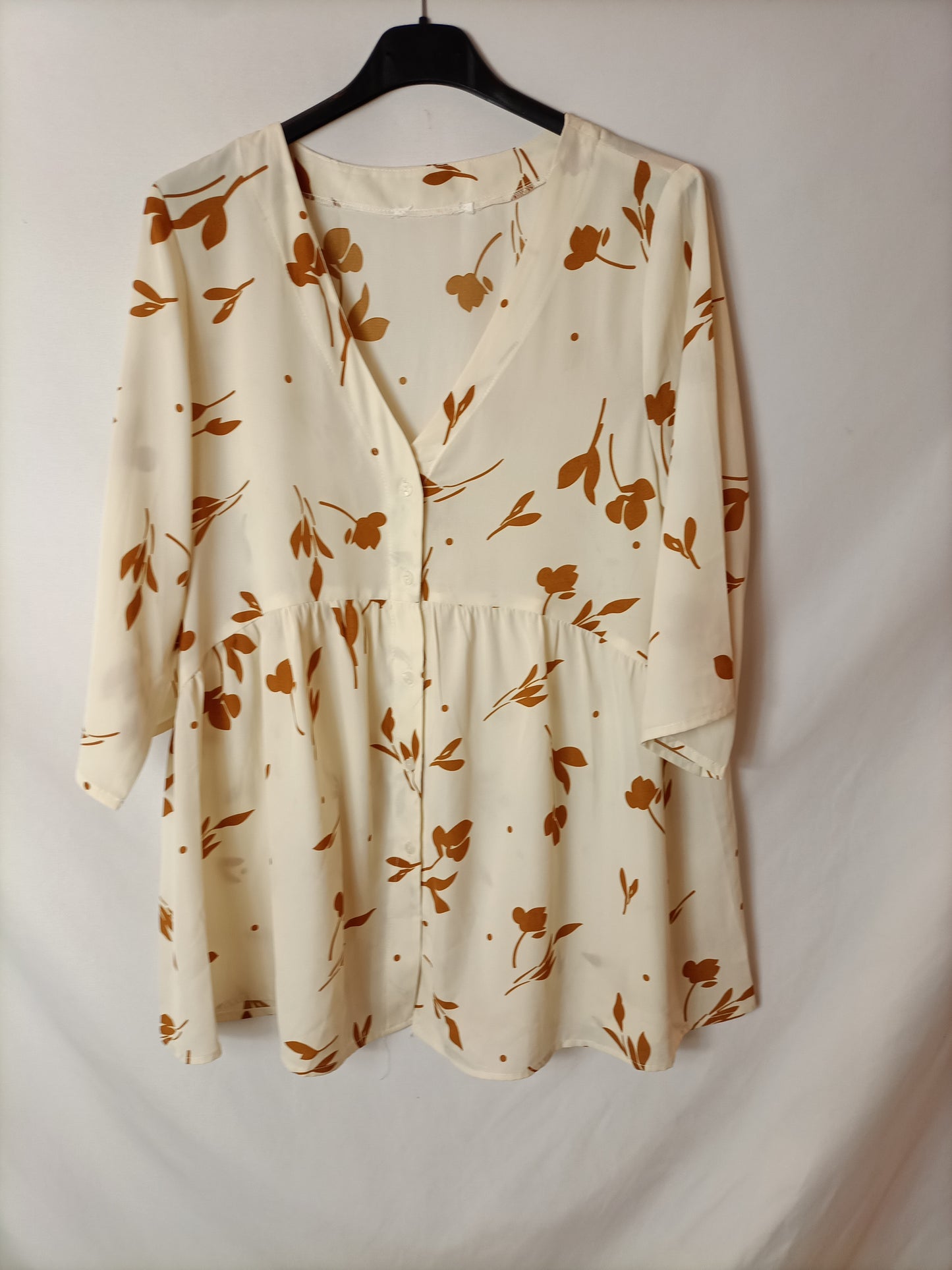 OTRAS. Blusa beige flores T.u(m)