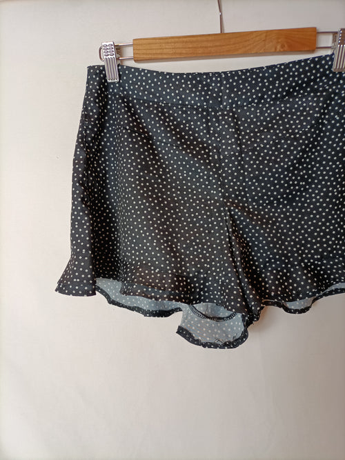 OTRAS. Shorts negro lunares T.(36)