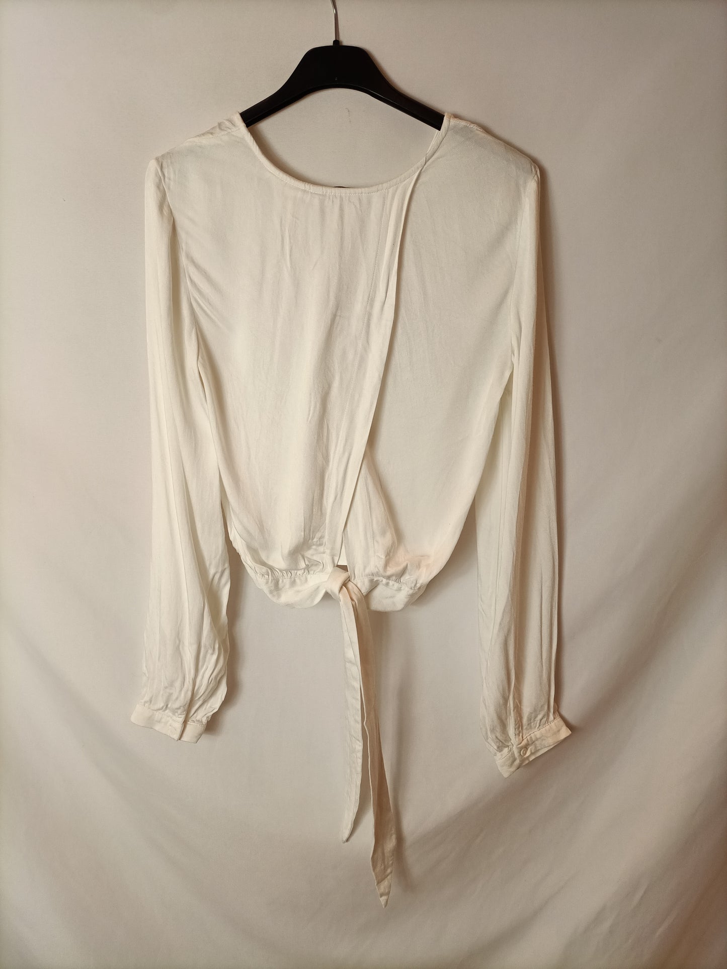 STRADIVARIUS. Top blanco cruzado T.s