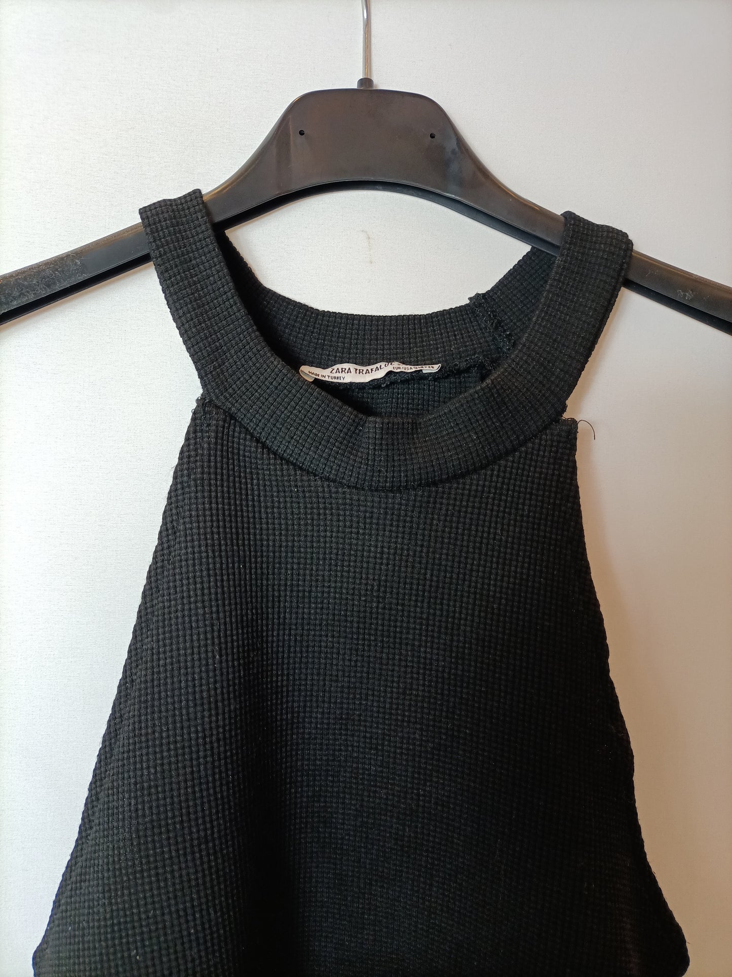 ZARA. Top negro halter T.S