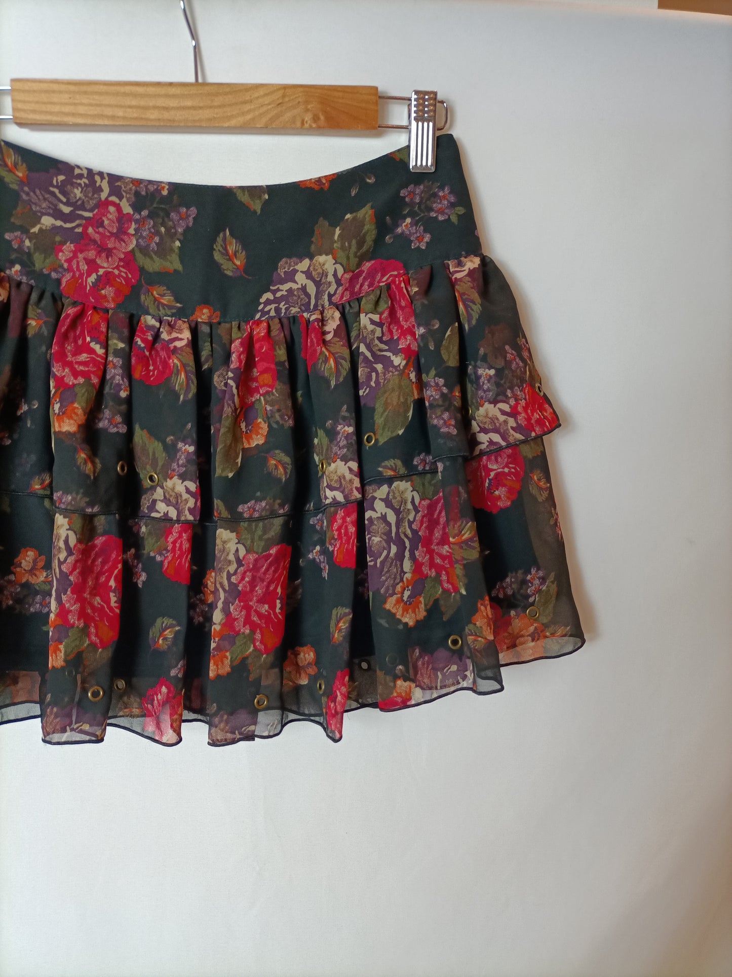 OTRAS. Falda corta volantes T.34