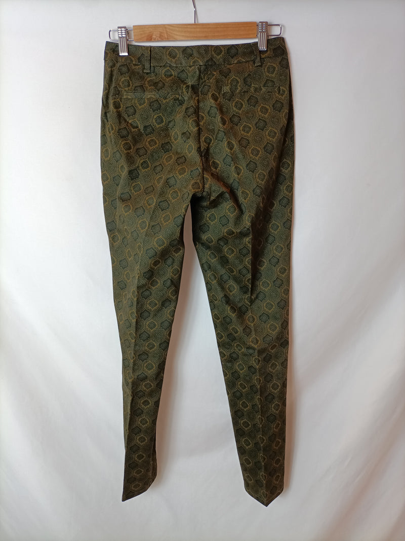 NICE THING. Pantalón verde estampado T.36