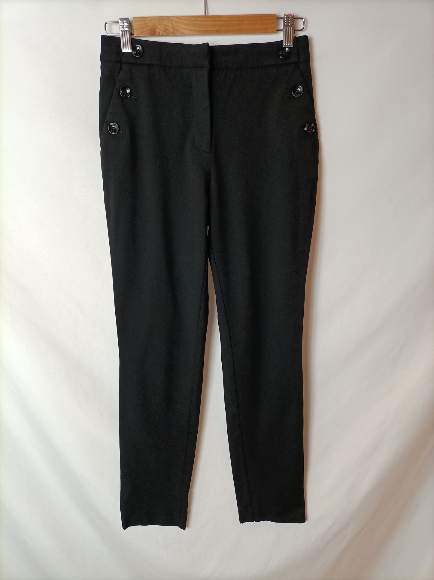 H&amp;M. Black buttoned trousers S.34