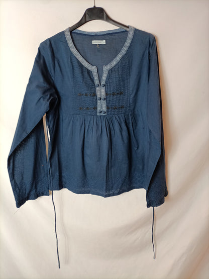 INDIVIDUAL. Blusa azul bordada T.l