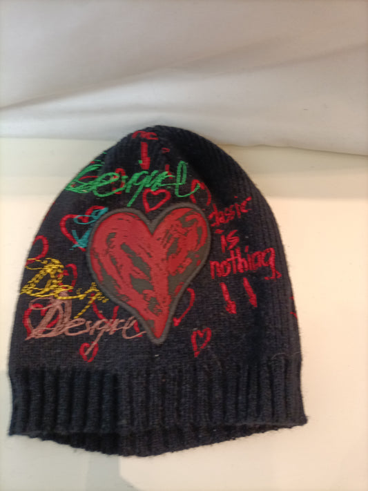 DESIGUAL. Black hat with drawings