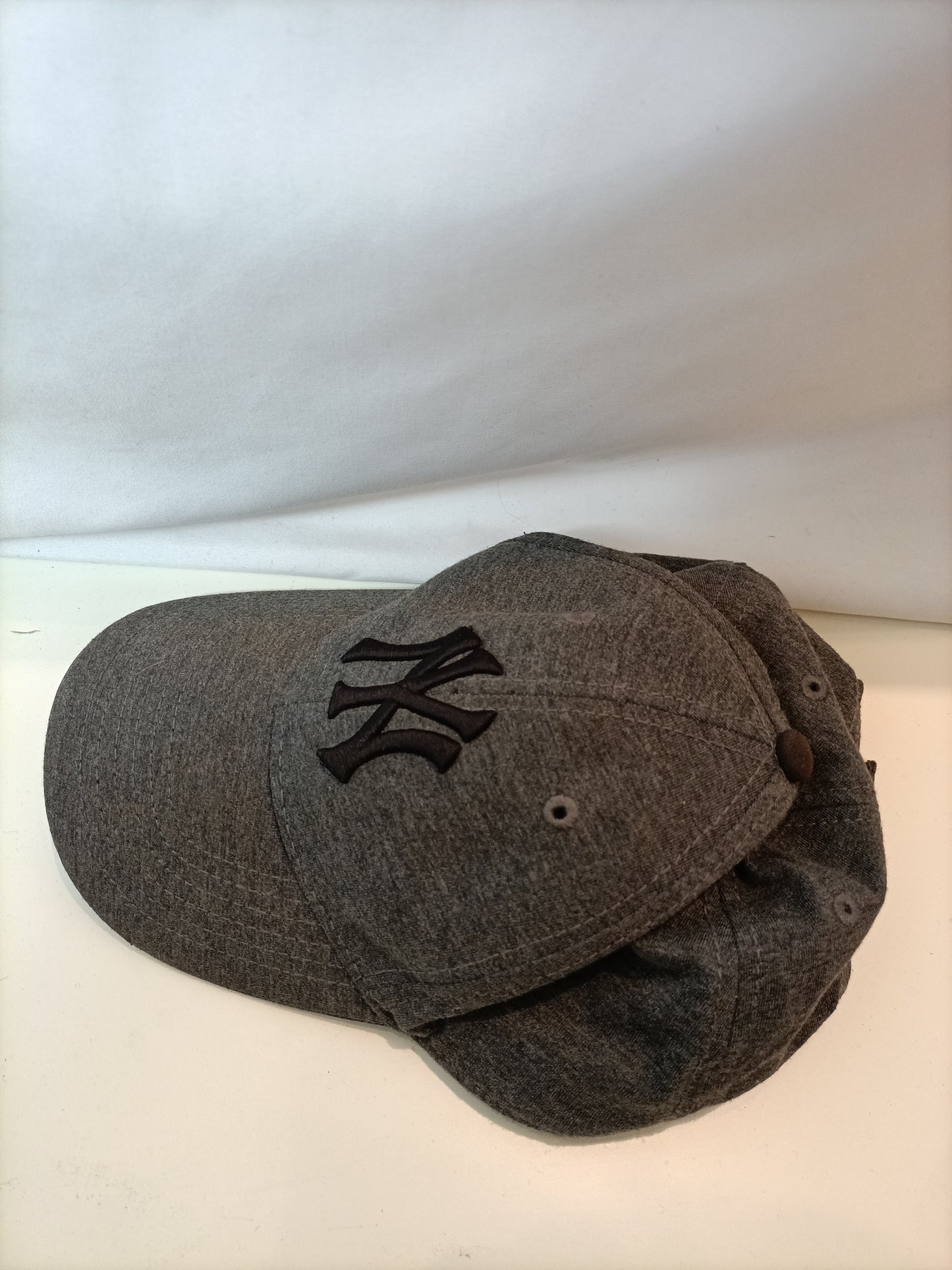 OTHERS. New York gray cap